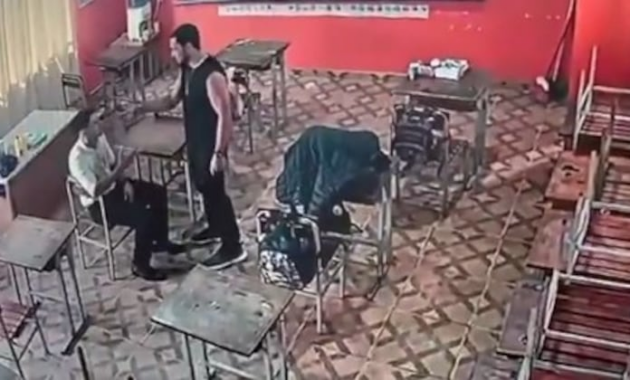 El hecho quedó registrado en el circuito cerrado. Foto: Captura.