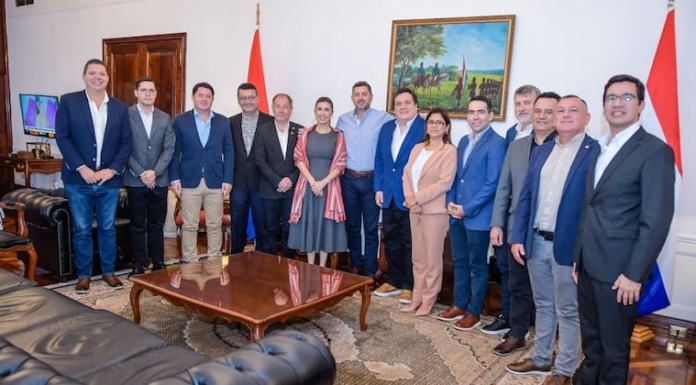 Los gobernadores se reunieron con Pedro Alliana. Los gobernadores se reunieron con Pedro Alliana.