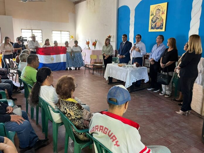 El ministro Tadeo Rojas se reunió con representantes de una organización de adultos mayores en la sede 1 de la Pastoral del Adulto Mayor Arquidiocesana, en el Bañado Sur. Foto: Gentileza El ministro Tadeo Rojas se reunió con representantes de una organización de adultos mayores en la sede 1 de la Pastoral del Adulto Mayor Arquidiocesana, en el Bañado Sur. Foto: Gentileza