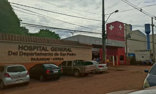 Desde la morgue del Hospital de Santa Rosa del Aguaray, el hombre fue trasladado nuevamente al área de Urgencias, donde los médicos comprobaron que efectivamente había recuperado los signos vitales.Foto: Carlos Aquino.