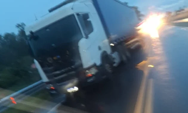 El motociclista falleció tras ser atropellado por el camión de gran porte.Foto: Gentileza.