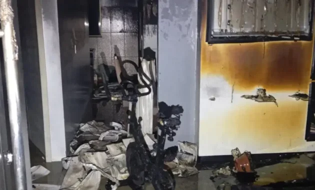 La mujer que vivía en la casa señaló que su ex pareja le había amenazado previamente con quemar la vivienda.Foto: Gentileza.