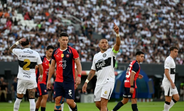 El superclásico se jugó hasta los 30 minutos del primer tiempo.Foto: Renato Delgado - ÚH