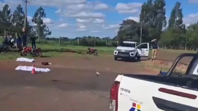 Las personas fallecieron de manera instantánea en el lugar. Las personas fallecieron de manera instantánea en el lugar.