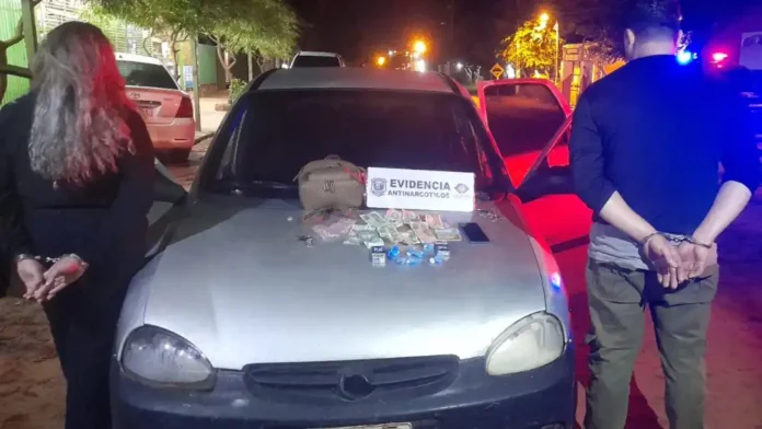 Cristian Espinoza Cubas y Melani Betharran Rivas Maldonado fueron detenidos tras un control de vehículos en Caaguazú.Foto: Gentileza-Policía Nacional.