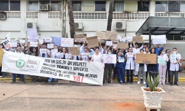 Las condiciones laborales que soportan los futuros médicos durante su formación llevan a revisar dicho régimen. Foto: Archivo ÚH.