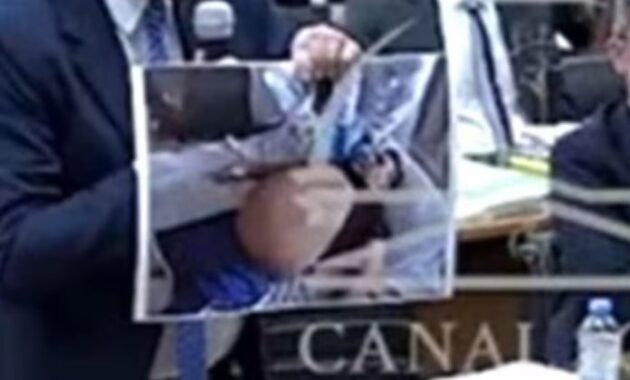 Imágenes del cadáver de Maradona se exhiben por primera vez en nuevo juicio