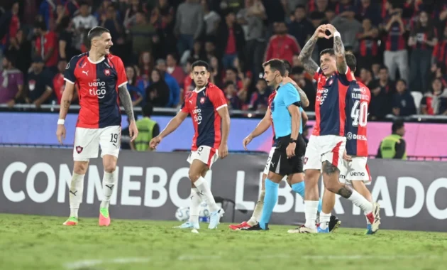 Iturbe festeja su gol para el Ciclón.Foto: Renalto Delgado - Última Hora