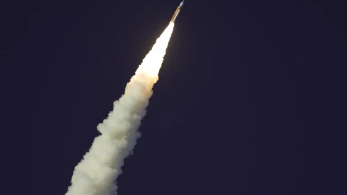 Artemis II tiene el objetivo de enviar a astronautas a la órbita lunar por primera vez desde que la tripulación de Apolo 17 abandonaran el satélite en 1972.Foto: Cristobal Herrera-Ulashkevich/EFE. Artemis II tiene el objetivo de enviar a astronautas a la órbita lunar por primera vez desde que la tripulación de Apolo 17 abandonaran el satélite en 1972.Foto: Cristobal Herrera-Ulashkevich/EFE.