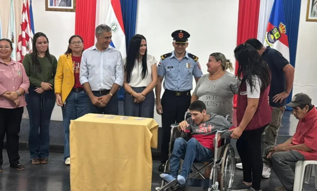 Doña Gladys López, madre del joven, agradeció a la prensa y a las autoridades por el logro.Foto: Gentileza
