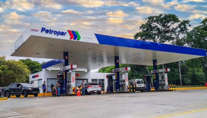 Mercado. Mientras emblemas aumentan precios, Petropar analiza el eventual reajuste.ARCHIVO Mercado. Mientras emblemas aumentan precios, Petropar analiza el eventual reajuste.ARCHIVO
