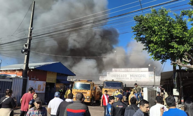 El mercado de Itauguá fue consumido en su totalidad