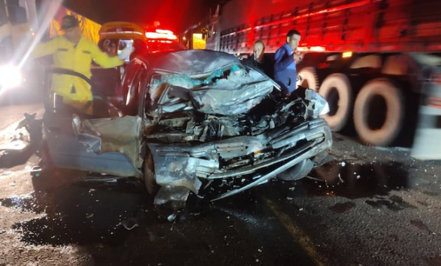 El percance sucedió anoche y el menor falleció dentro del vehículo.