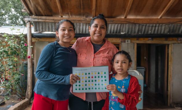 Madres emprendedoras que transforman realidades con trabajo, amor y dedicación. 🌸💪 En este Día de la Madre, la Fundación Paraguaya homenajea a las mujeres que, con esfuerzo y espíritu emprendedor, construyen un futuro más digno para sus familias y comunidades.
