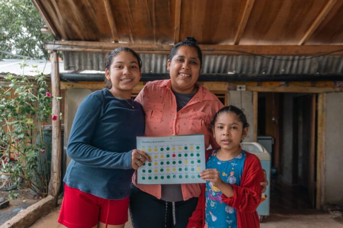 Madres emprendedoras que transforman realidades con trabajo, amor y dedicación. 🌸💪 En este Día de la Madre, la Fundación Paraguaya homenajea a las mujeres que, con esfuerzo y espíritu emprendedor, construyen un futuro más digno para sus familias y comunidades. Madres emprendedoras que transforman realidades con trabajo, amor y dedicación. 🌸💪 En este Día de la Madre, la Fundación Paraguaya homenajea a las mujeres que, con esfuerzo y espíritu emprendedor, construyen un futuro más digno para sus familias y comunidades.