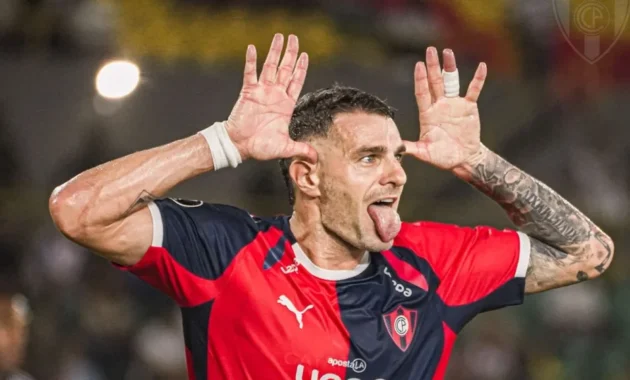 Apuesta. El goleador Pablo Vegetti se apunta para arrancar de titular frente al Sporting Cristal.Foto: Gentileza - Cerro Porteño