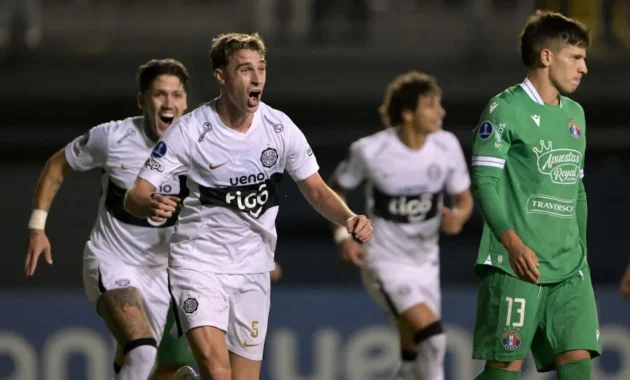 Grito ganador. Juan Fernando Alfaro marcó para Olimpia en su visita a Chile ante Audax Italiano. Hoy está anunciado como titular.Foto: AFP