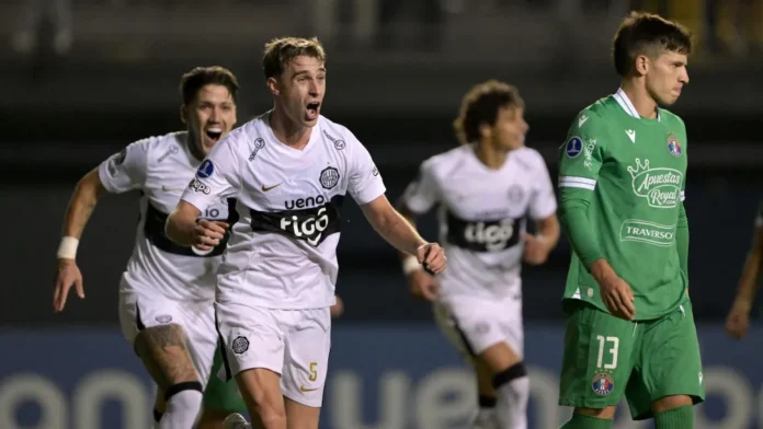 Grito ganador. Juan Fernando Alfaro marcó para Olimpia en su visita a Chile ante Audax Italiano. Hoy está anunciado como titular.Foto: AFP