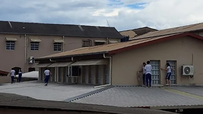 Estudiantes del Instituto São José se refugian en el tejado mientras un adolescente irrumpe en el centro educativo, disparando y matando a dos miembros del personal e hiriendo a un tercero y a un estudiante, según informaron las autoridades, en la ciudad de Rio Branco, estado de Acre, Brasil, el martes 5 de mayo de 2026.Foto: Pixabay. Estudiantes del Instituto São José se refugian en el tejado mientras un adolescente irrumpe en el centro educativo, disparando y matando a dos miembros del personal e hiriendo a un tercero y a un estudiante, según informaron las autoridades, en la ciudad de Rio Branco, estado de Acre, Brasil, el martes 5 de mayo de 2026.Foto: Pixabay.