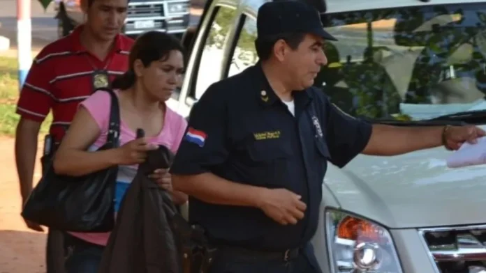 EN PRISIÓN. Clementina Ruiz Díaz, cuando fue detenida en Carapeguá, tras la muerte de su pequeño hijo. Al final, fue absuelta de culpa y reproche por el hecho..FOTO: GENTILEZA.