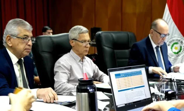 Argaña aseguró que no tuvo ausencias en su gestión.Foto: Captura de la última sesión del Consejo del IPS.