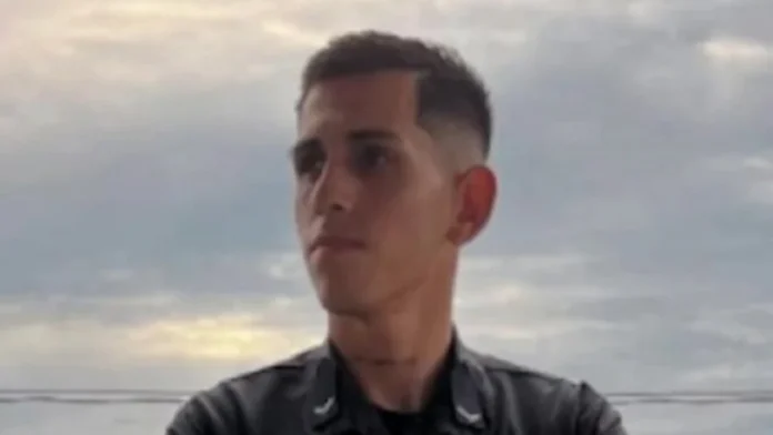 José Eduardo Gayoso, de 21 años, un agente del Grupo Lince que está desaparecido desde este sábado último. Foto: Radio Monumental 1080 AM. José Eduardo Gayoso, de 21 años, un agente del Grupo Lince que está desaparecido desde este sábado último. Foto: Radio Monumental 1080 AM.