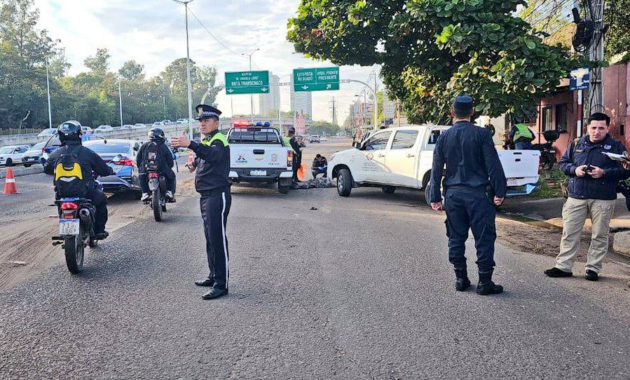 El accidente ocurrió esta mañana sobre la avenida Primer Presidente casi La Arboleda del barrio Trinidad de Asunción. Foto: Gentileza