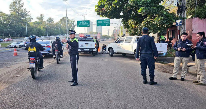 El accidente ocurrió esta mañana sobre la avenida Primer Presidente casi La Arboleda del barrio Trinidad de Asunción. Foto: Gentileza