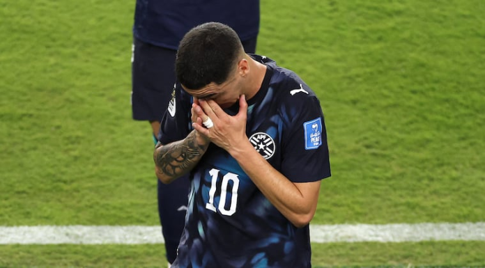 Miguel Almirón fue expulsado por taparse la boca. Foto: Forster / GETTY IMAGES NORTH AMERICA / Getty Images via AFP)