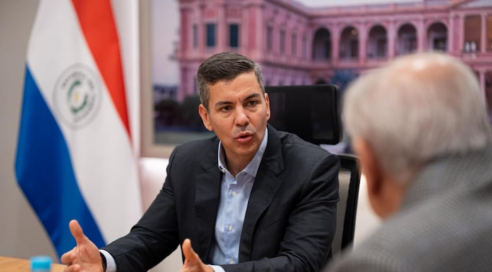 Santiago Peña se reunió con Isaías Fretes. Santiago Peña se reunió con Isaías Fretes.
