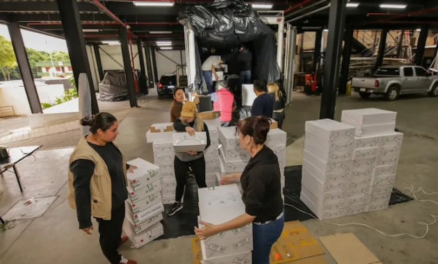 La Justicia Electoral acelera en los últimos días los envíos de los maletines electorales y máquinas de votación para las internas. Foto: TSJE