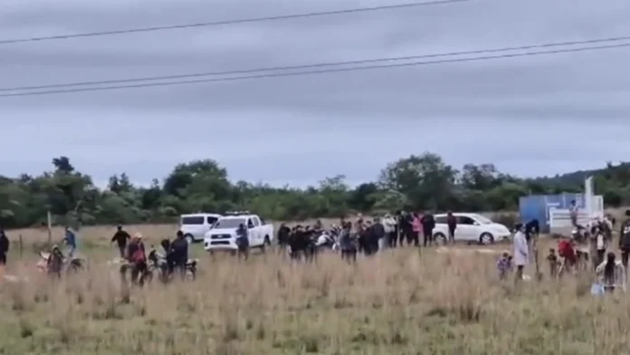 Incidentes con presuntos ocupantes de un campo comunal de Paraguarí.Foto: Captura de video / NPY