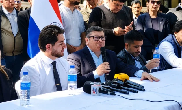 Tras la renuncia de Dani Mujica a la intendencia de Ciudad del Este para disputar las elecciones en octubre, asumió como jefe comunal interino Pedro Acuña.Foto: Gentileza.