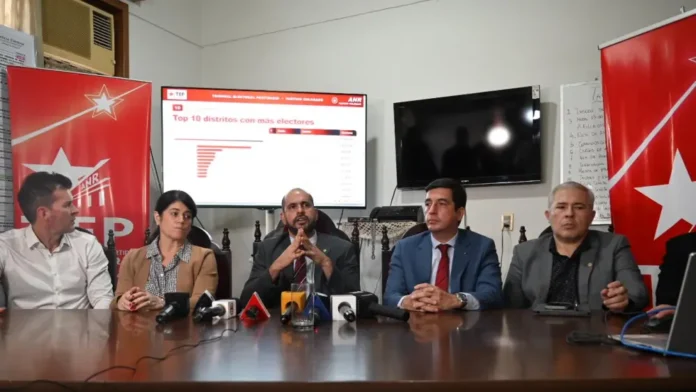 Miembros del Tribunal Electoral de la ANR.Foto: Andrés Catalán - UH.