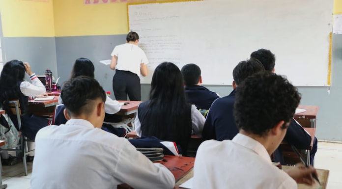 Autorizan pago de becas de renovación para jóvenes de todo el país, por más de 1.647 millones de guaraníes. Foto: Ilustrativa/MEC Autorizan pago de becas de renovación para jóvenes de todo el país, por más de 1.647 millones de guaraníes. Foto: Ilustrativa/MEC