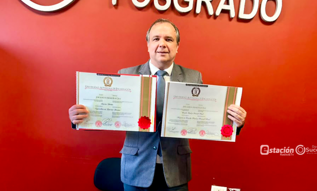 José Alberto Núñez obtiene distinción como estudiante sobresaliente en posgrados de la UNAE