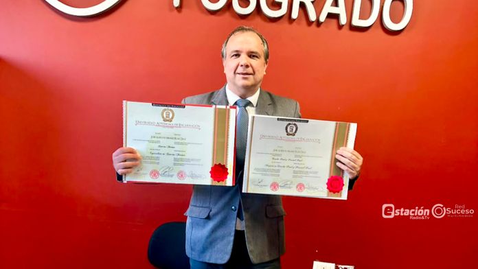 José Alberto Núñez obtiene distinción como estudiante sobresaliente en posgrados de la UNAE