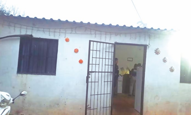 El hallazgo de los cuerpos se dio en la mañana de ayer en la vivienda donde residía la pareja, en la compañía Yvysunu-Kurusu, Guarambaré. Foto: Gentileza