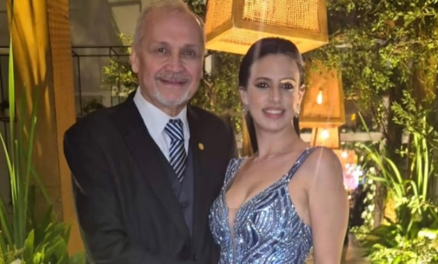 Mario Ferreiro y su novia, Montse Martin. Foto: Instagram - @ferreiromario1