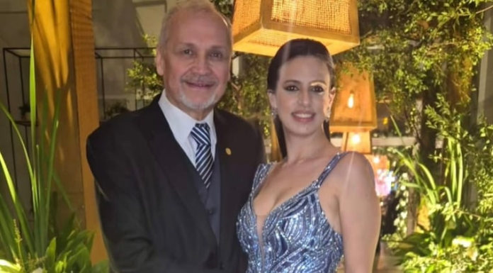 Mario Ferreiro y su novia, Montse Martin. Foto: Instagram - @ferreiromario1