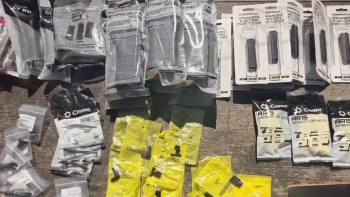 Las piezas y accesorios para armas de fuego se declararon como productos electrónicos. Foto: Captura de video de NPY