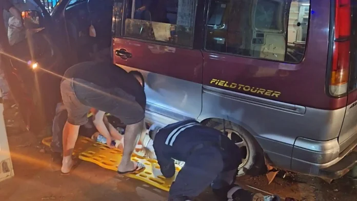 La víctima fue asistida por bomberos voluntarios, quienes la trasladaron hasta el IPS de Ciudad del Este, donde falleció. Foto: Gentileza