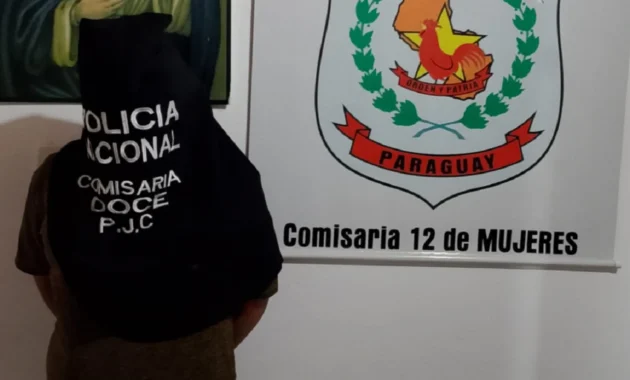 La mujer fue detenida por la Policía Nacional.Foto: Marciano Candia.