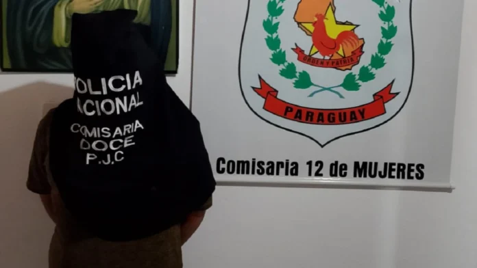 La mujer fue detenida por la Policía Nacional.Foto: Marciano Candia. La mujer fue detenida por la Policía Nacional.Foto: Marciano Candia.