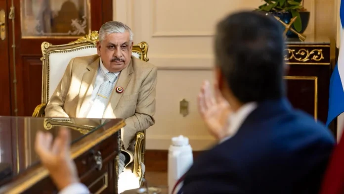 Isaías Fretes se reunió con Santiago Peña en el Palacio de López.Foto: Presidencia.