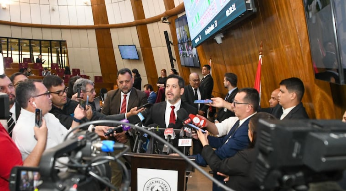 El presidente de Diputados Raúl Latorre anunció una reunión con los médicos. Foto: Gentileza El presidente de Diputados Raúl Latorre anunció una reunión con los médicos. Foto: Gentileza