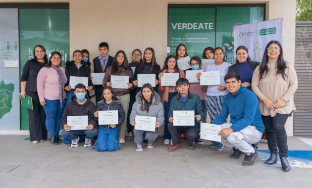 16 jóvenes recibieron becas del proyecto Chalice para financiar sus estudios terciarios, con una inversión cercana a G. 450 millones y acompañamiento integral de Fundación Paraguaya durante toda su formación.