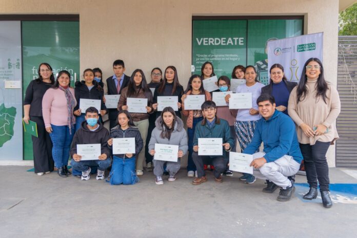 16 jóvenes recibieron becas del proyecto Chalice para financiar sus estudios terciarios, con una inversión cercana a G. 450 millones y acompañamiento integral de Fundación Paraguaya durante toda su formación.
