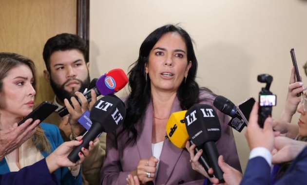 La ministra de Obras Públicas, Claudia Centurión, anunció el nuevo plazo.