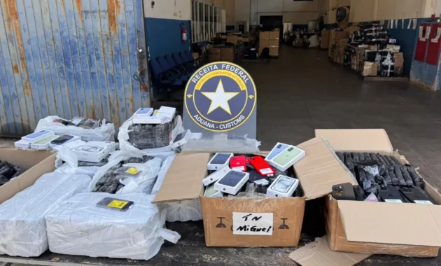El detenido transportaba cerca de 800 teléfonos celulares de contrabando, valuados en aproximadamente R$ 4 millones.Foto: Gentileza.